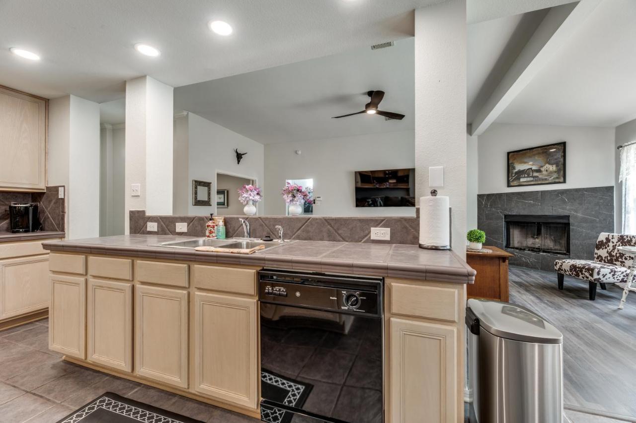 Spacious 5 Bdrm Home Mins To Wineries With Private Pool And Hot Tub! จอห์นสันซิตี้ ภายนอก รูปภาพ